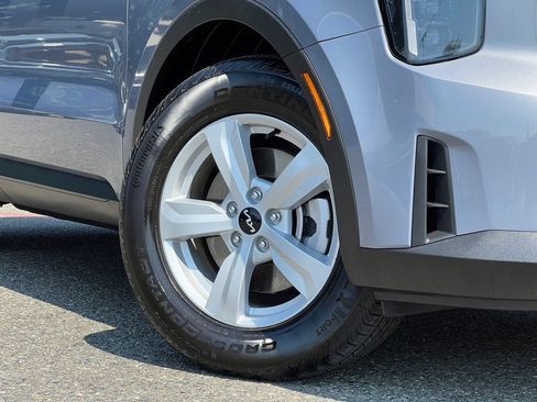 Certified 2025 Kia Sorento LX FWD image 2