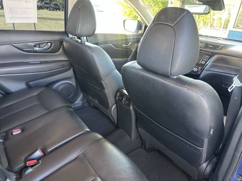 Used 2018 Nissan Rogue SL w/ Premium Package FWD image 17