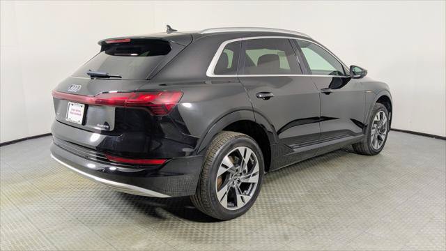 Used 2022 Audi e-tron Premium Plus w/ Premium Plus Package AWD/4WD image 7