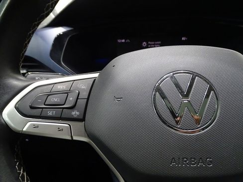 Used 2022 Volkswagen Taos SE w/ Panoramic Sunroof Package image 25