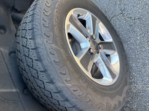 Used 2020 Jeep Wrangler Unlimited Sahara w/ Uconnect 4C Nav & Sound Group AWD/4WD image 5