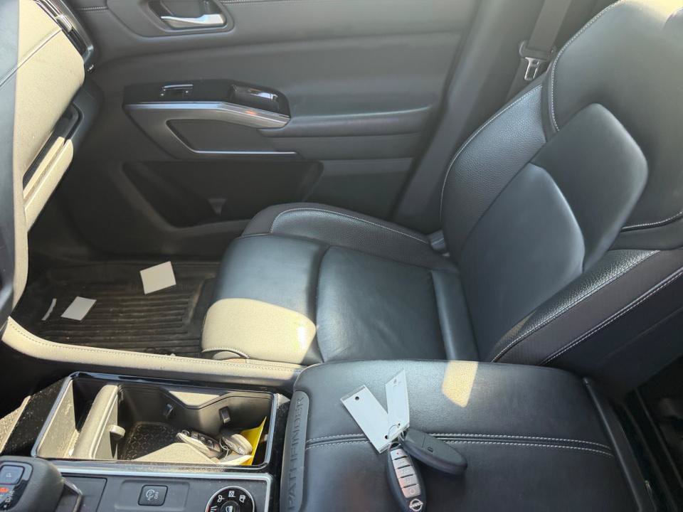 Used 2022 Nissan Pathfinder SL AWD/4WD image 28