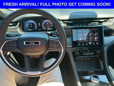 Used 2024 Jeep Grand Cherokee Altitude AWD/4WD image 17