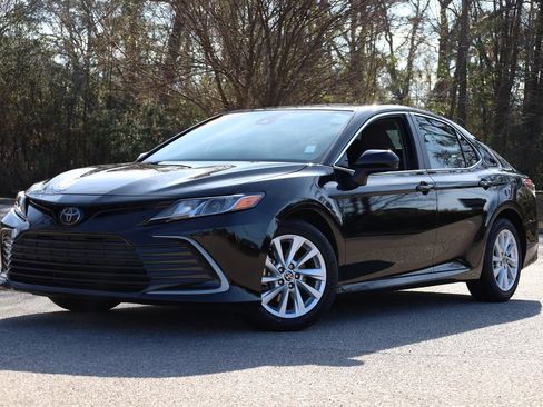 Used 2023 Toyota Camry LE image 1