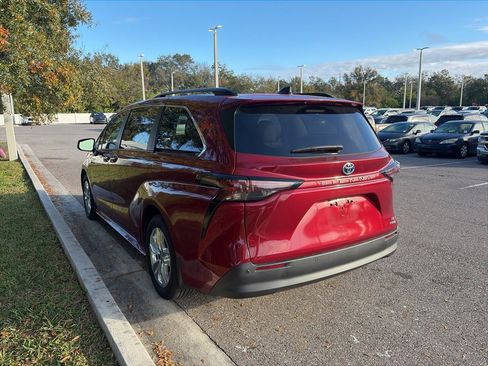 Used 2024 Toyota Sienna XLE image 2