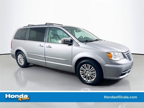 Used 2016 Chrysler Town & Country Touring-L image 1