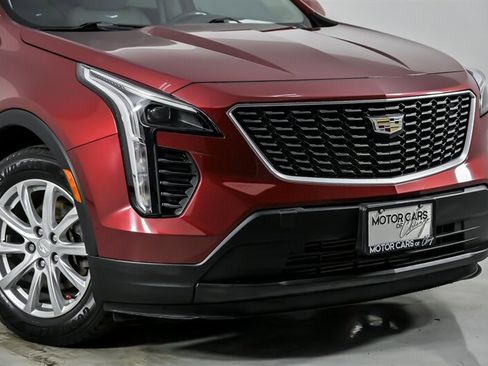 Used 2019 Cadillac XT4 Luxury w/ Cold Weather Package AWD/4WD image 2