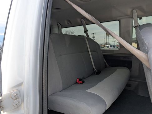 Used 2011 Ford E-350 and Econoline 350 XLT image 19