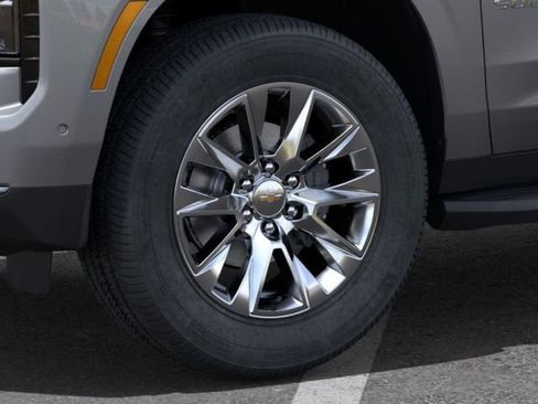 New 2025 Chevrolet Suburban Premier image 9