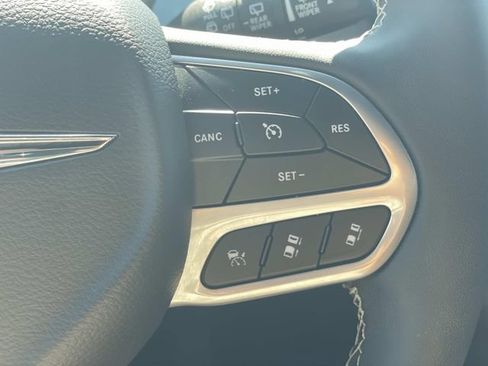 Used 2025 Chrysler Pacifica Select FWD image 15