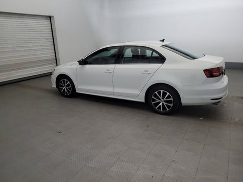 Used 2017 Volkswagen Jetta SE FWD image 3