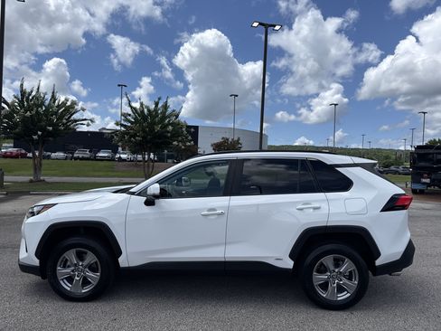 Used 2024 Toyota RAV4 XLE AWD/4WD image 4