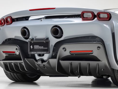 Used 2024 Ferrari SF90 Spider image 19