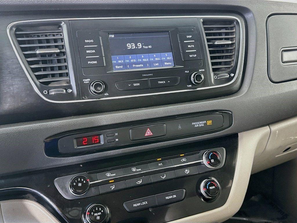 Used 2018 Kia Sedona L FWD image 17