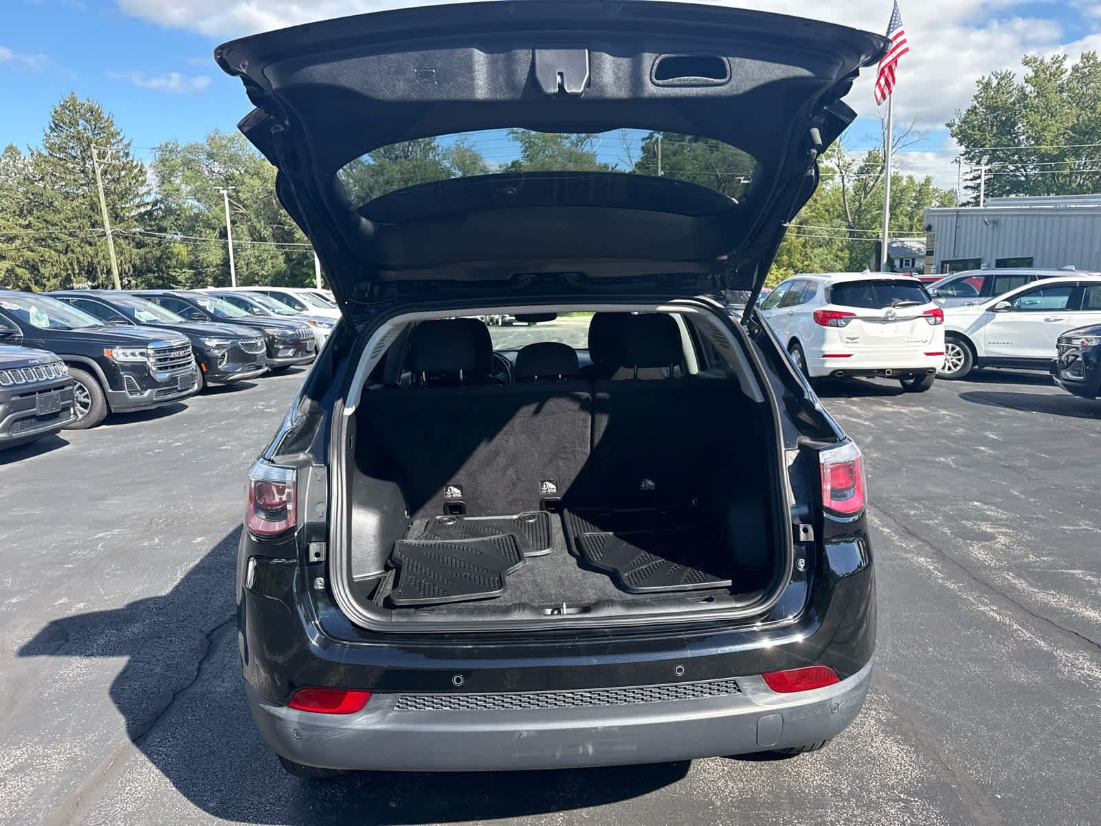 Used 2017 Jeep Compass Sport w/ Cold Weather Group AWD/4WD image 15