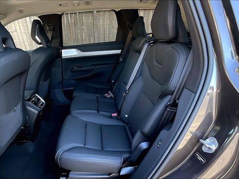 New 2025 Volvo EX90 Ultra w/ Protection Package Premier image 12