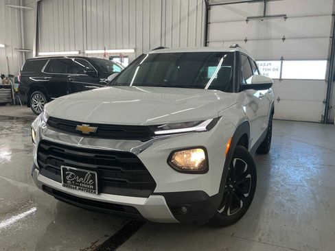 Used 2023 Chevrolet TrailBlazer LT w/ Convenience Package image 3