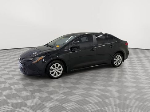 Used 2026 Toyota Corolla LE FWD image 5