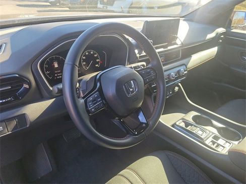 Used 2025 Honda Pilot Sport image 18