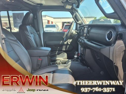 Used 2023 Jeep Wrangler Unlimited Sahara image 14