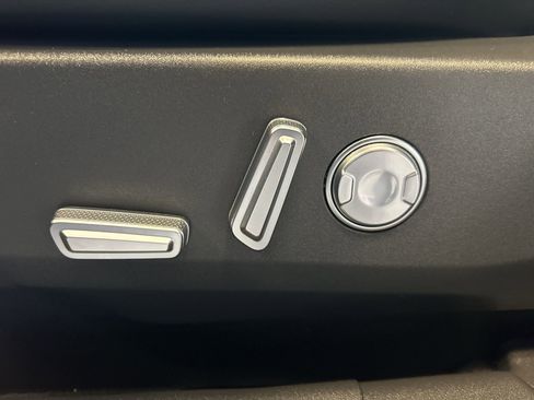 Used 2024 Lincoln Nautilus Reserve image 19