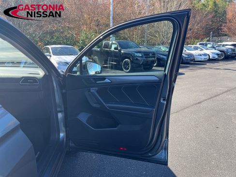 Used 2023 Volkswagen Tiguan SE image 25