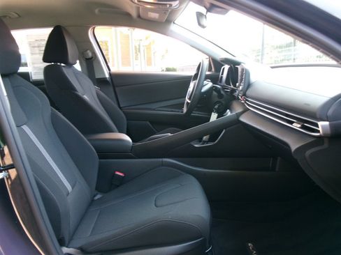 Used 2023 Hyundai Elantra SE FWD image 15