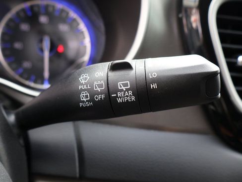 Used 2023 Chrysler Pacifica Touring-L FWD image 46
