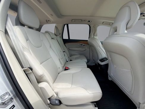 Used 2022 Volvo XC90 T6 Momentum w/ Advanced Package AWD/4WD image 17