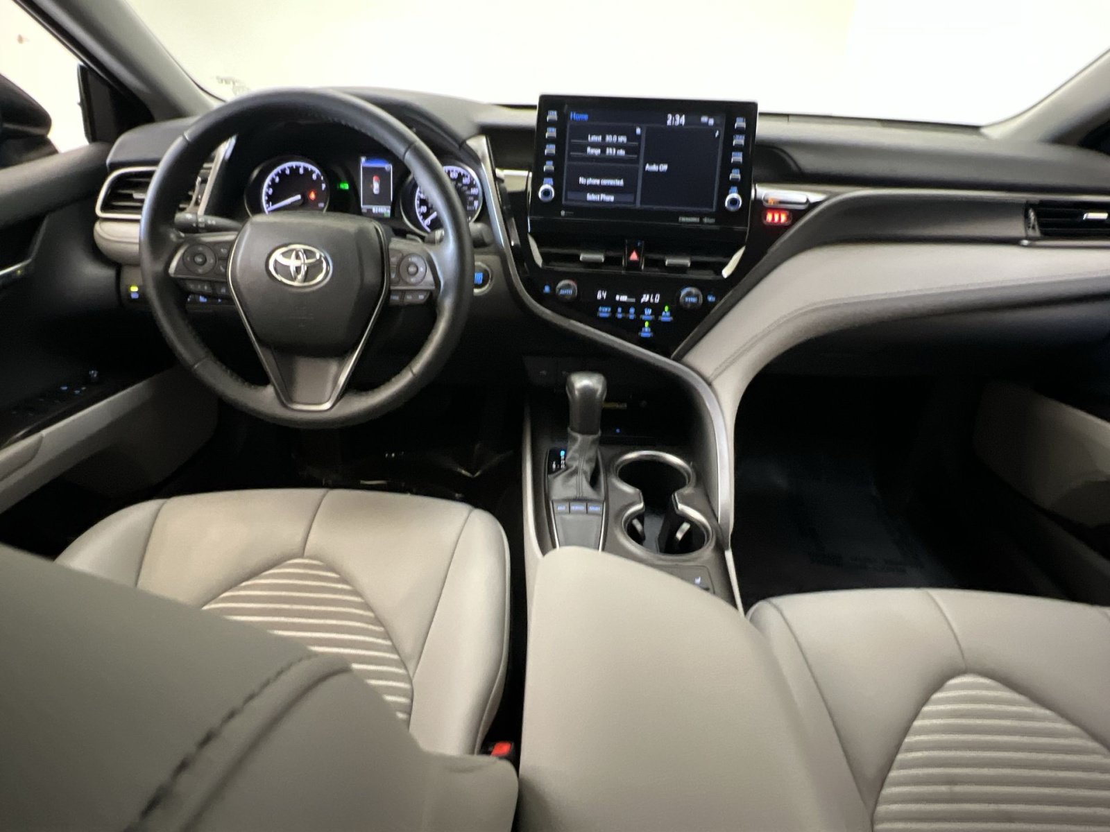 Used 2023 Toyota Camry SE w/ Cold Weather Package FWD image 22