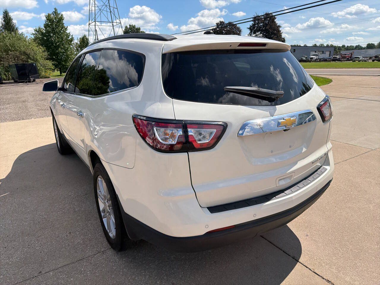 Used 2015 Chevrolet Traverse LT w/ Style and Technology Package FWD image 5