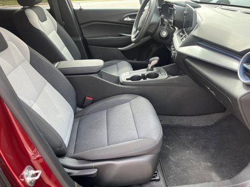 Used 2024 Chevrolet Trax LS w/ LS Convenience Package image 9