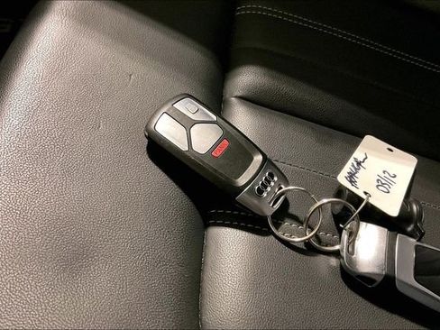 Used 2024 Audi Q5 2.0T Premium image 11