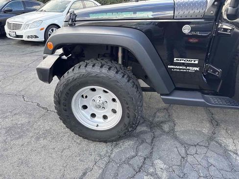 Used 2018 Jeep Wrangler Unlimited Sport S AWD/4WD image 15