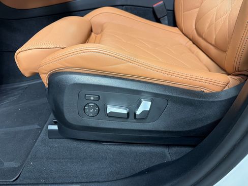 Used 2026 BMW X5 sDrive40i w/ M Sport Package RWD image 14