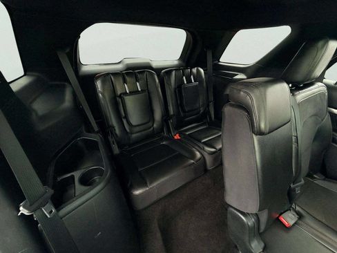 Used 2018 Ford Explorer XLT w/ XLT Appearance Package AWD/4WD image 27