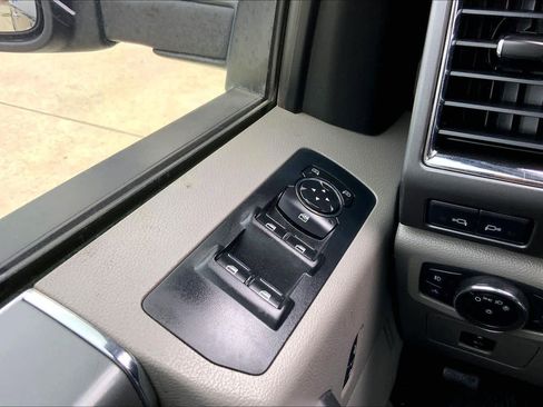 Used 2015 Ford F150 XLT w/ Equipment Group 302A Luxury image 33