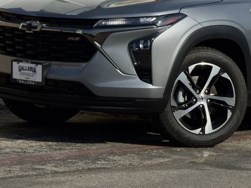 New 2026 Chevrolet Trax RS w/ Sunroof Package FWD image 7