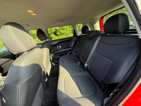 Used 2015 Kia Soul + FWD image 35