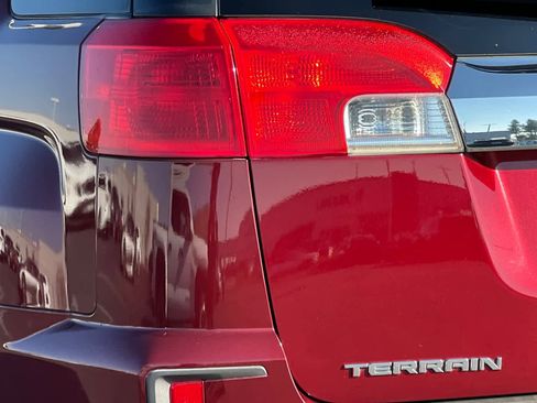 Used 2016 GMC Terrain SLE image 28