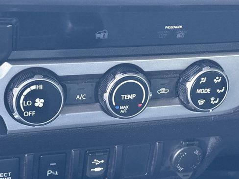 Used 2017 Toyota Tacoma SR5 image 23