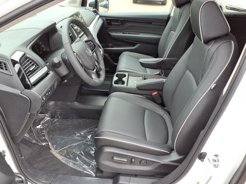 New 2026 Honda Odyssey Touring image 13