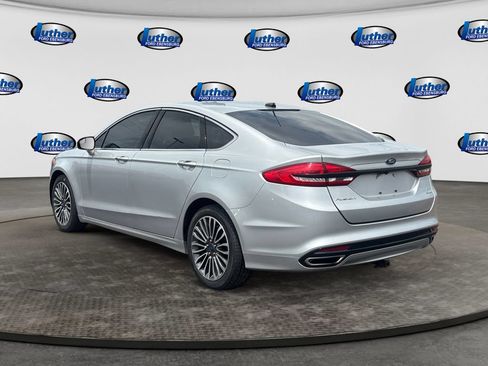 Used 2017 Ford Fusion SE FWD image 3
