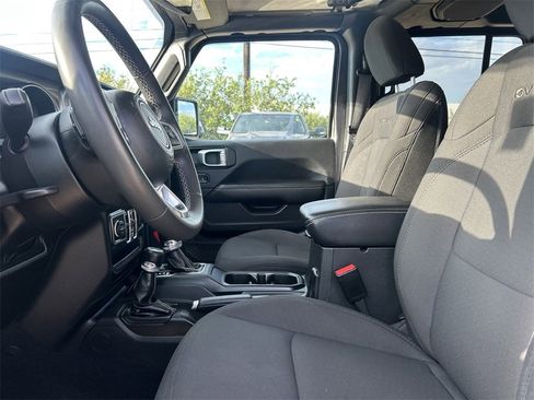 Used 2023 Jeep Gladiator Overland image 13