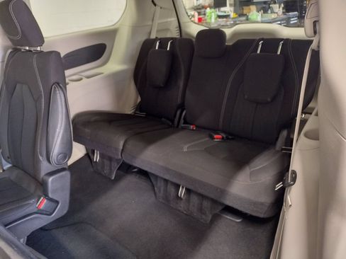 Used 2023 Chrysler Voyager LX FWD image 25