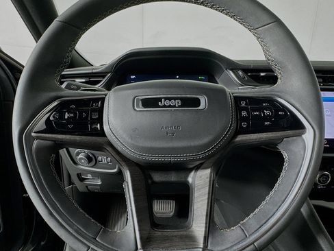 Used 2023 Jeep Grand Cherokee Overland w/ Luxury Tech Group IV AWD/4WD image 47