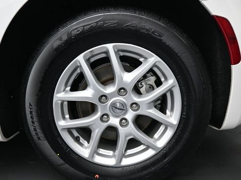 Used 2022 Chrysler Voyager LX image 15