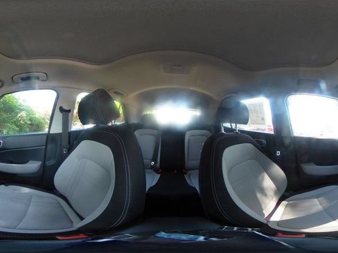 Used 2025 Hyundai Venue SEL FWD image 41