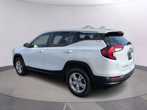 Used 2024 GMC Terrain SLE FWD image 3