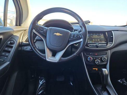Used 2019 Chevrolet Trax LT w/ LT Convenience Package FWD image 29